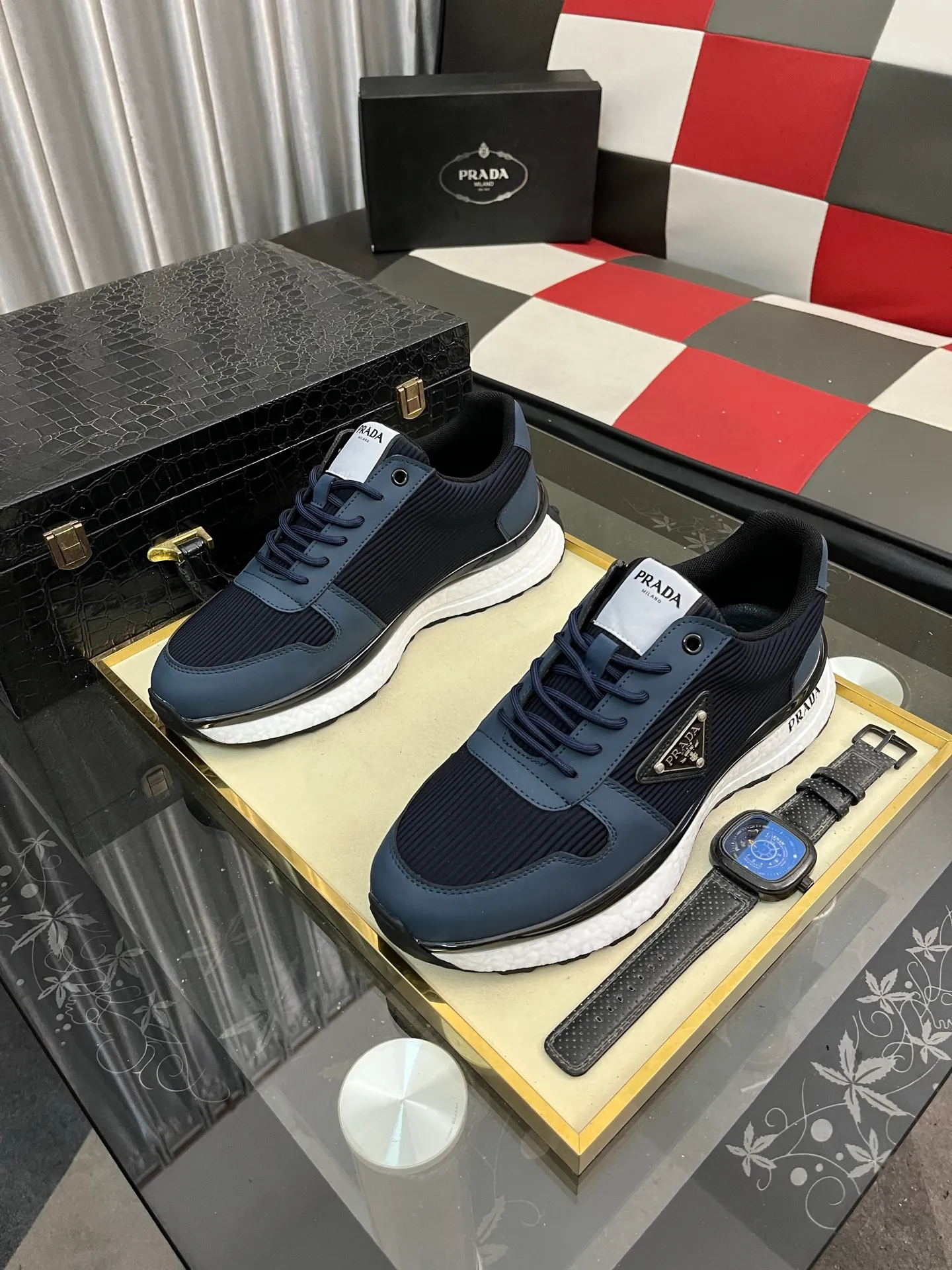Men's Men's Shoes 💰458⌚️⌚️ Prada/Prada Men's new casual shoes, this sports shoe is made of imported calfskin upper with breathable mesh and breathable mesh lining. The foot pads are made of sheepskin, and the outsole is made of non-slip sports exclusive rubber outsole with logo. It feels good on the feet and is a fashionable item! Size: 38-44 4️⃣colors available